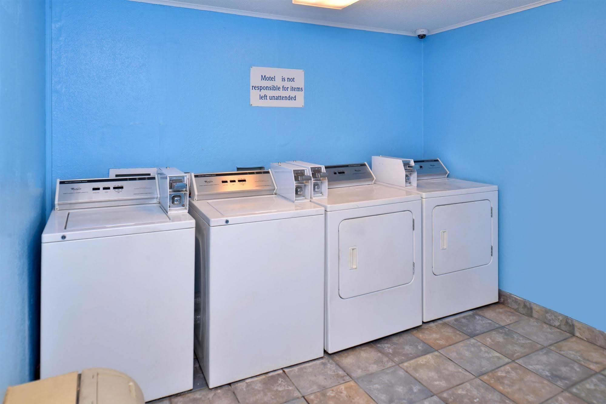 Americas Best Value Inn & Suites Джаксън Екстериор снимка