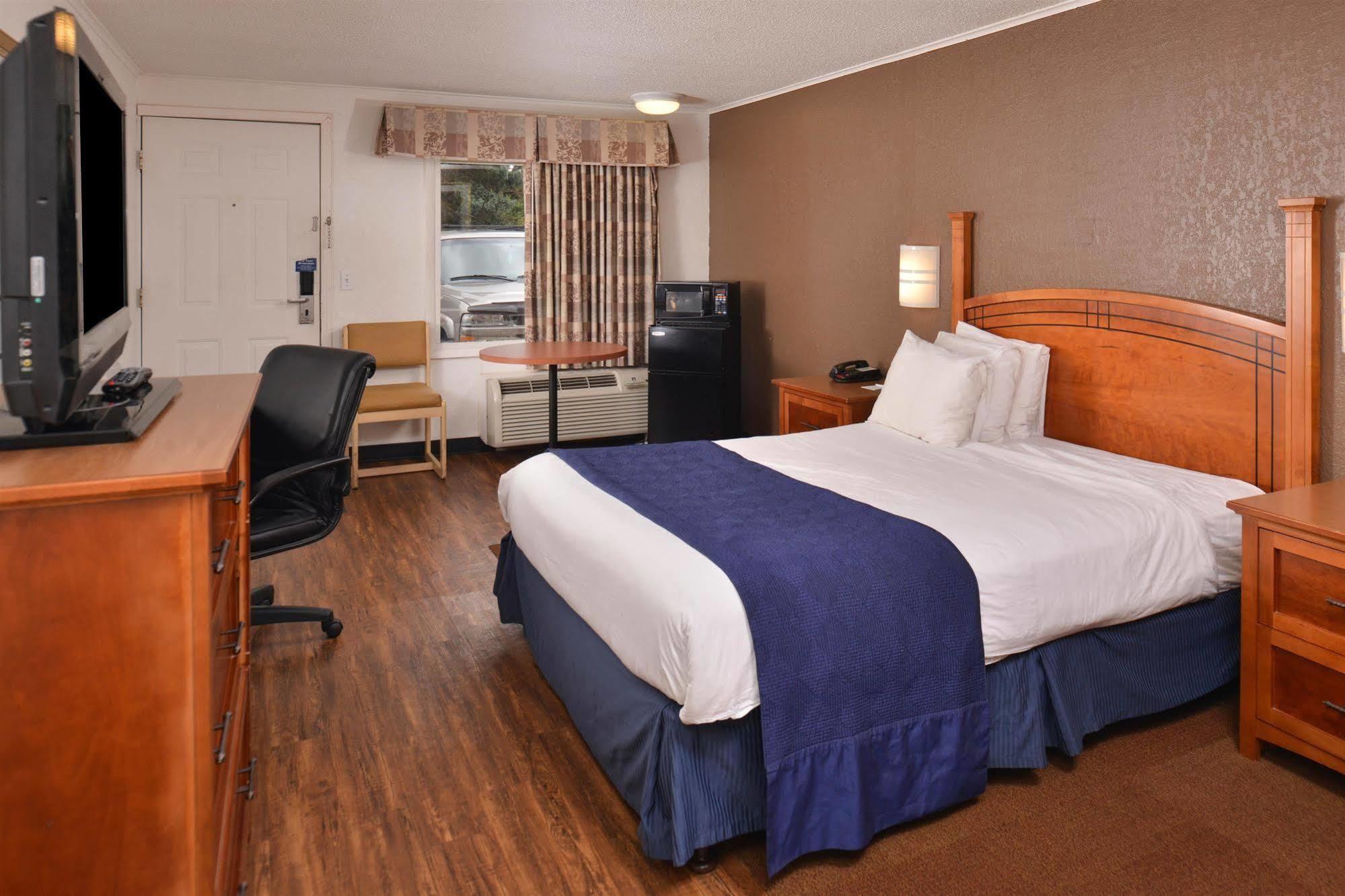 Americas Best Value Inn & Suites Джаксън Екстериор снимка