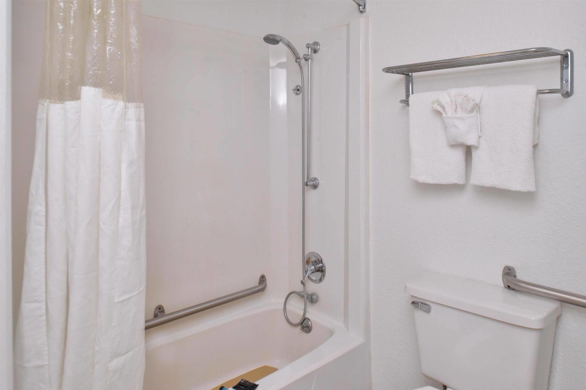 Americas Best Value Inn & Suites Джаксън Екстериор снимка